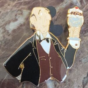 Disney Pin - Hollywood Studios Limited Edition Butler Sundae Series Pin
